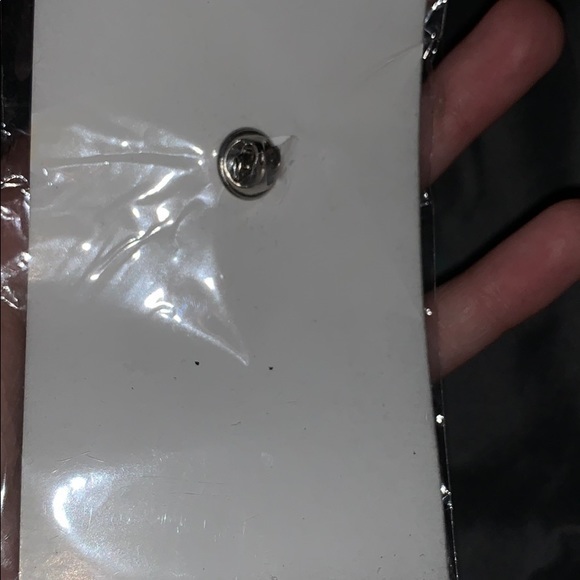 ❤️Position Promotions Heart Pin❤️ - Picture 4 of 4